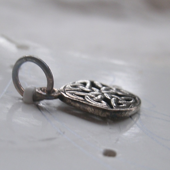 Sterling Silver Celtic Endless Knotwork Pendant - Picture 3 of 4